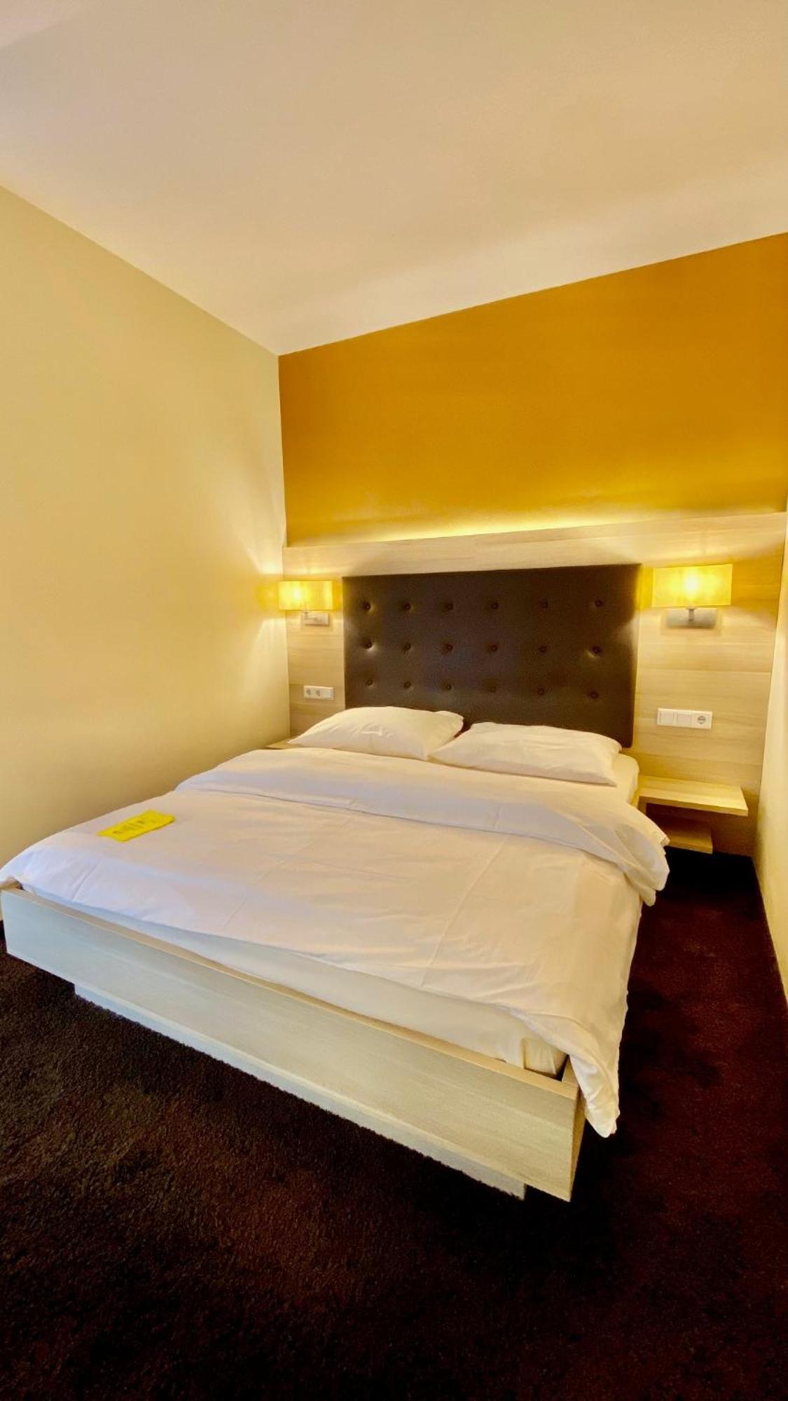 Hotel Bacchus Бенсгайм Номер фото