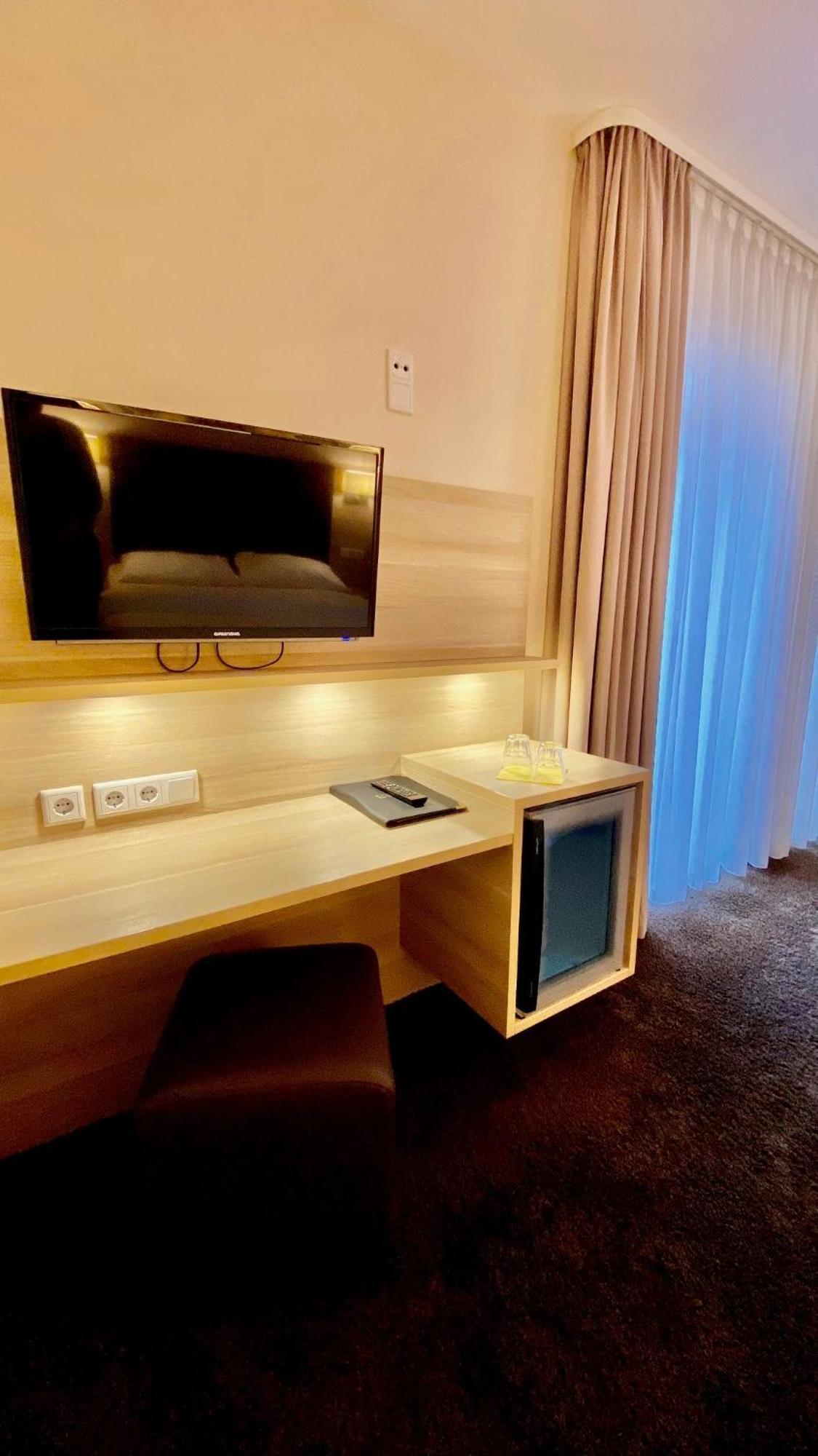 Hotel Bacchus Бенсгайм Номер фото